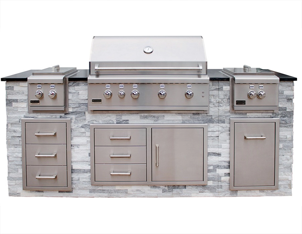 Outdoor kitchen with stonework